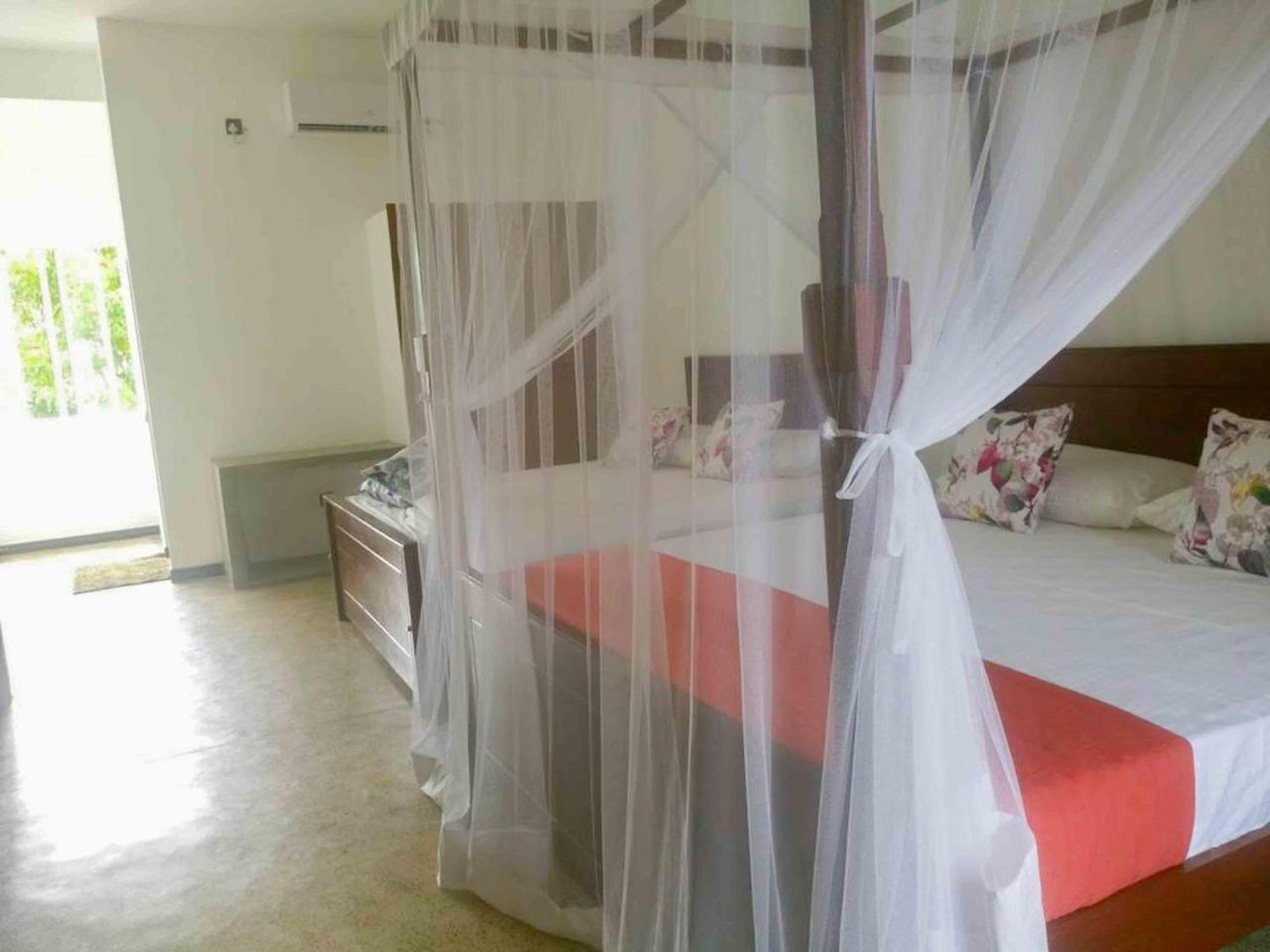 Hotel Indigo Unawatuna Bagian luar foto